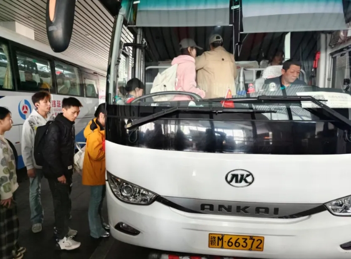 都市城際公交：兵分多路協(xié)同作戰(zhàn)  護航“清明節(jié)”運輸高峰