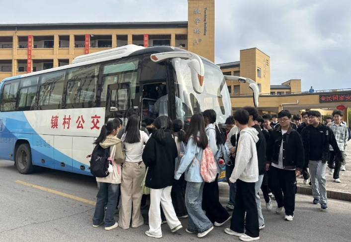 生產(chǎn)經(jīng)營(yíng) || 上饒汽運(yùn)：德興鎮(zhèn)村公交助力德興市第六中學(xué)模擬高考