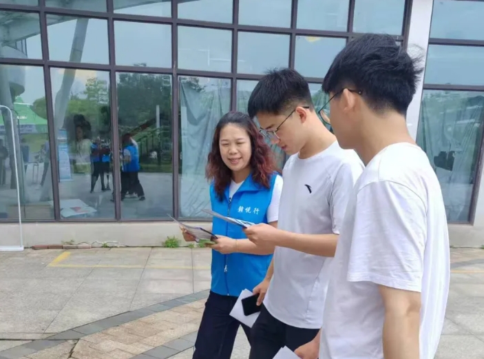 長運科技 智運九州與共青公司開展校園直通車地推