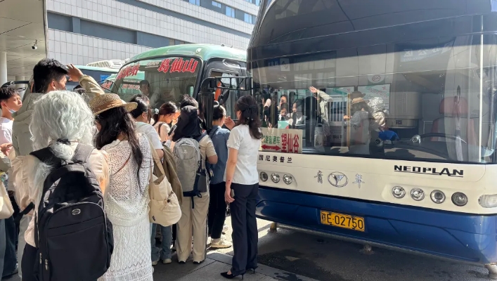 站點(diǎn)巴士 || 上饒汽運(yùn)：“五一”暢行 開啟便捷旅游新時(shí)代