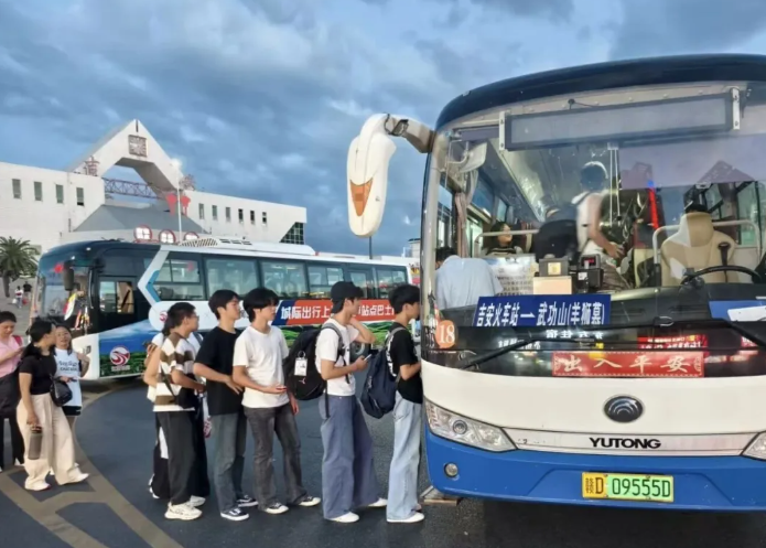 吉安公司：“紅綠站點巴士” 交旅融合繪就老區(qū)振興新畫卷