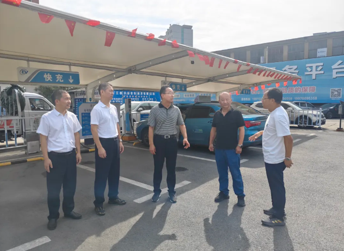 穆孫祥督導(dǎo)長運物業(yè)、都市城際公交節(jié)日安全生產(chǎn)工作