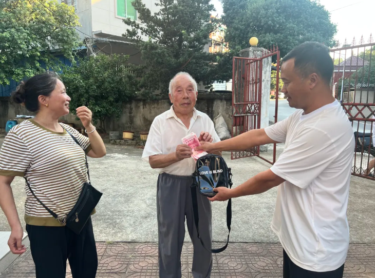 景德鎮(zhèn)長(zhǎng)運(yùn)：3900元現(xiàn)金 當(dāng)天下午找到失主