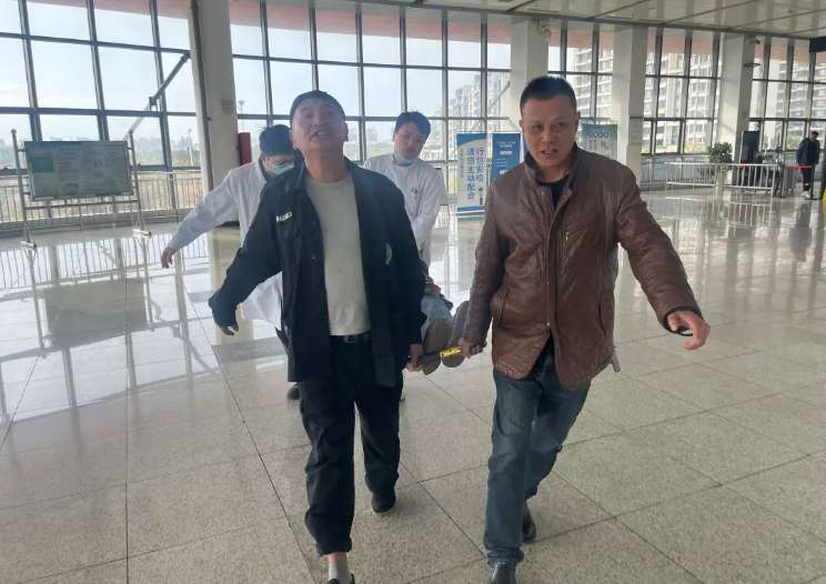 馬鞍山長客：緊急救助顯擔(dān)當(dāng) 溫情守護暖旅途