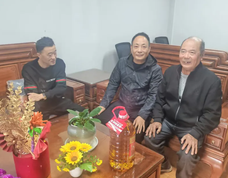 浮梁公交持續(xù)開展駕駛員家訪活動(dòng)