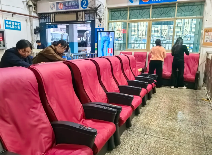 撫州客運(yùn)總站讓破損座椅“重獲新生”