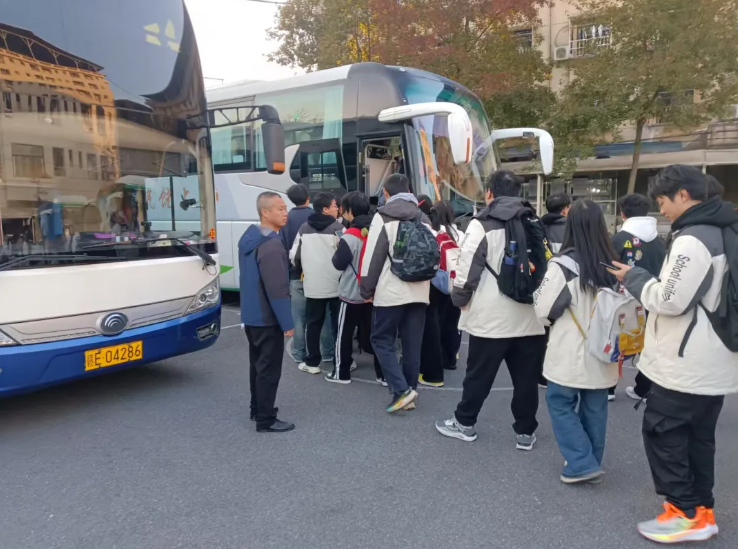 上饒汽運：廣豐鎮(zhèn)村公交暖心護考