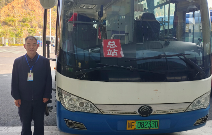 撫州長(zhǎng)運(yùn)：駕駛員路遇火情 挺身撲救顯擔(dān)當(dāng)