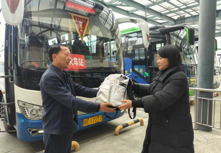 撫州長運(yùn)：拾金不昧暖人心 長運(yùn)司機(jī)展風(fēng)采