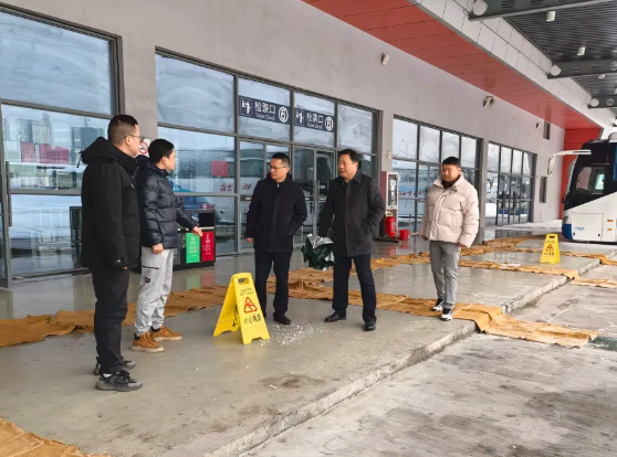 馬鞍山長(zhǎng)客 公司領(lǐng)導(dǎo)督查一線(xiàn)雨雪天氣應(yīng)急工作落實(shí)情況