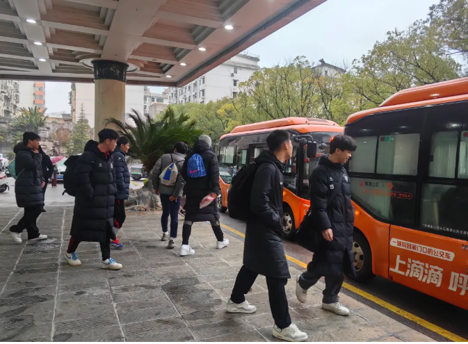 鷹潭公司：網(wǎng)約公交助力贛超隊(duì)員高效訓(xùn)練