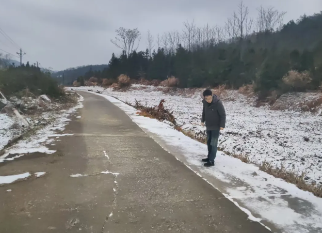 九江長(zhǎng)運(yùn)：冰雪來(lái)襲保暢通 凌晨探路護(hù)民生