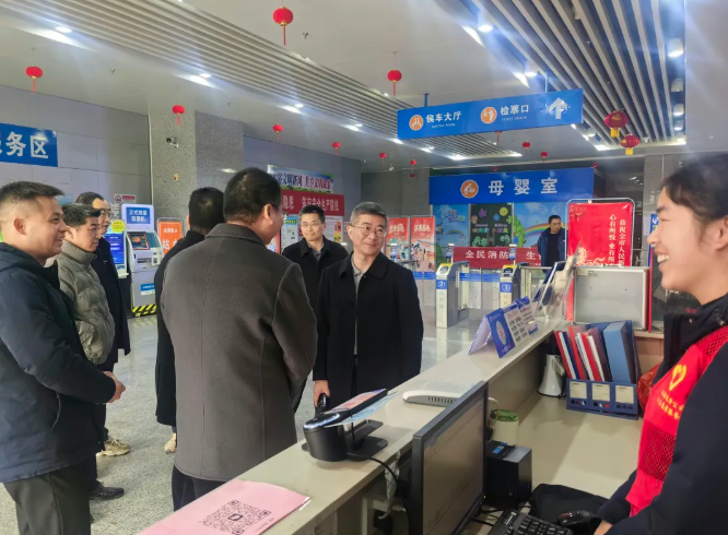 胡勁松督導南昌長途汽車西站春運安全生產(chǎn)工作