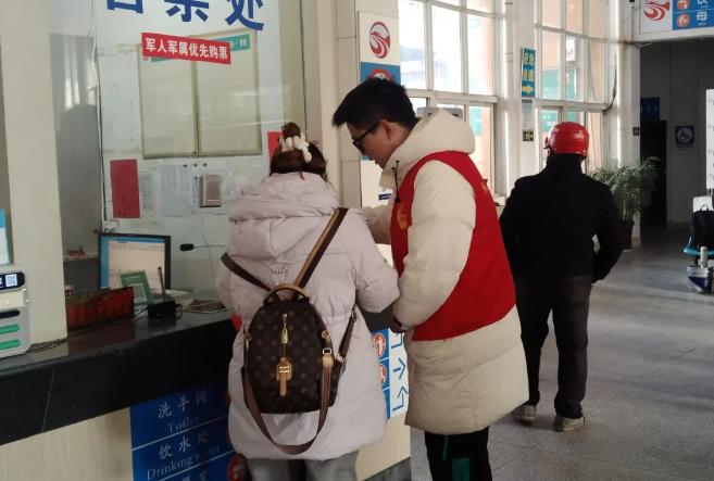 撫州長運：黎川分公司  志愿者暖心護航春運