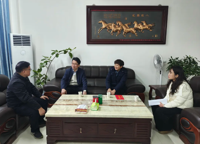 新余市直機關(guān)領導慰問李小英